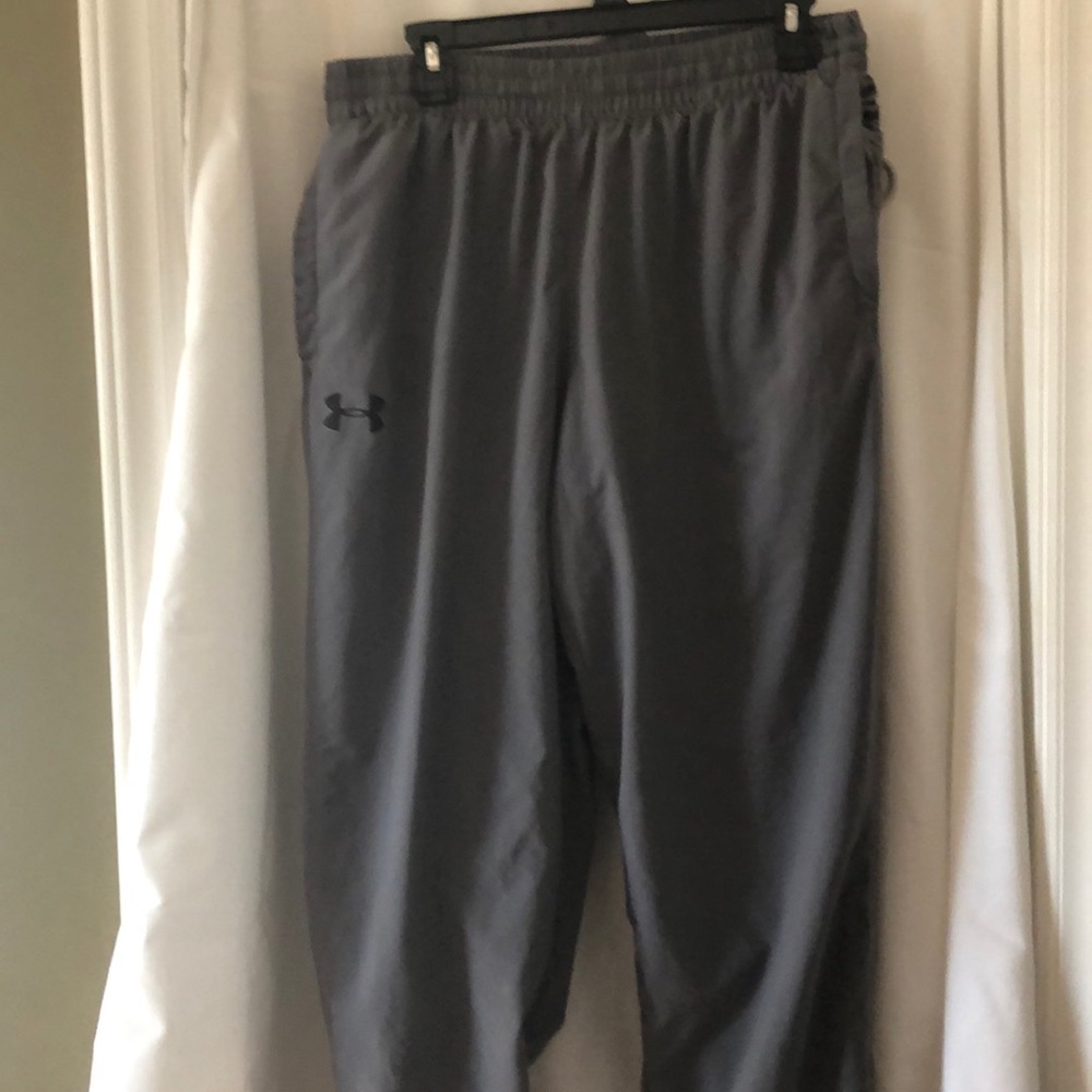Men’s Size Large Under Armour Joggers